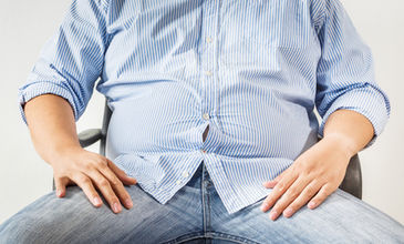 Obezita a lupénka: spojuje je zánět?